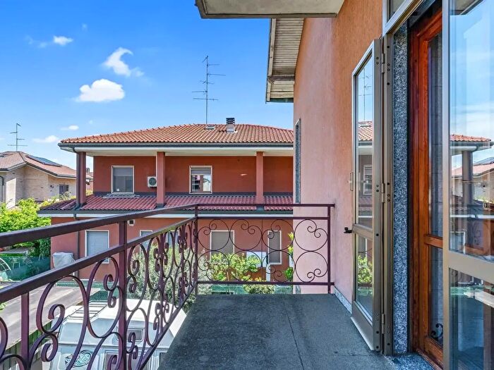 Appartamento quadrilocale in vendita in Via Prealpi, Garbagnate Milanese