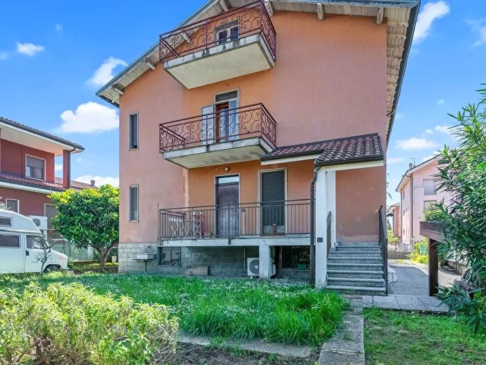 Case in Vendita e in Affitto - 3
