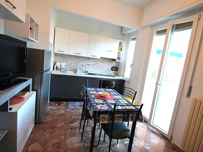 Appartamento bilocale in affitto in Via Montevideo, Borghetto Santo Spirito