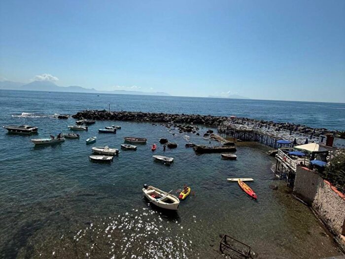 Casa con 6 locali in affitto in Marechiaro, Napoli