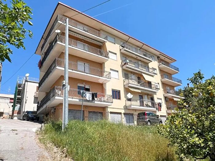 Appartamento trilocale in vendita in Via Anghella, Vasto