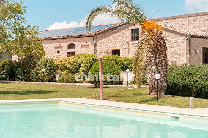 Casa con 12 locali in vendita in Strada Comunale AnnunziaataCifali, Ragusa