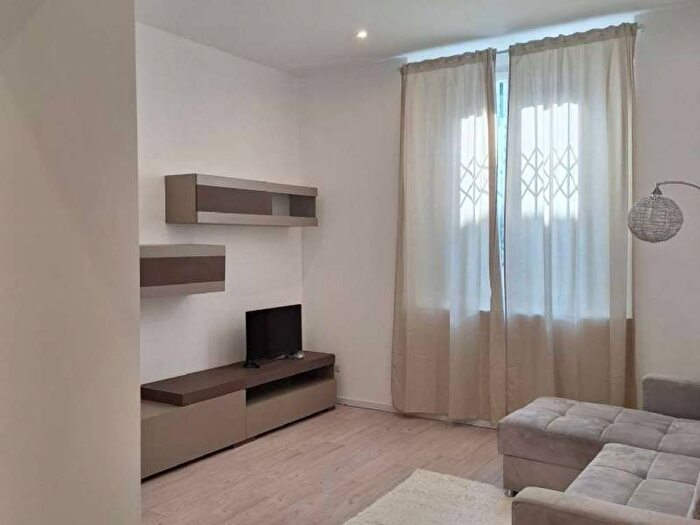 Appartamento trilocale in affitto in via IMOLA, Bovisa, Milano