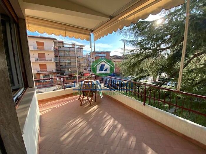 Appartamento con 6 locali in vendita in Montecatini Terme