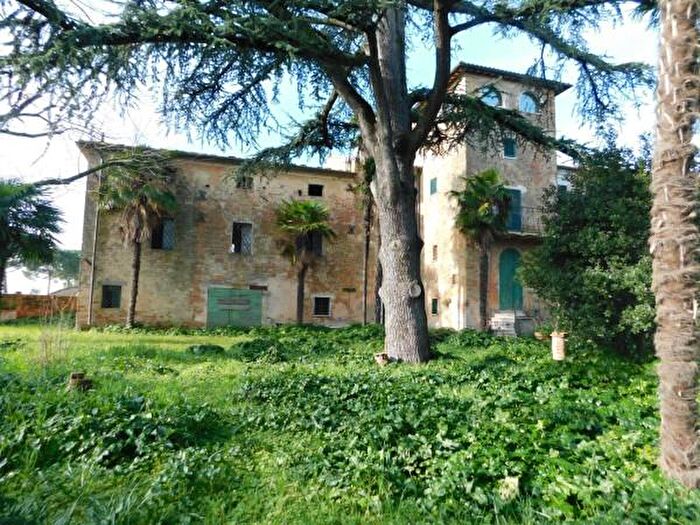 Casa con 6 locali in vendita in Via della Rinascita, Castiglione Del Lago