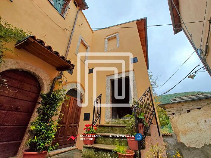 Casa trilocale in vendita in Via Vicinato Grande, Caporciano