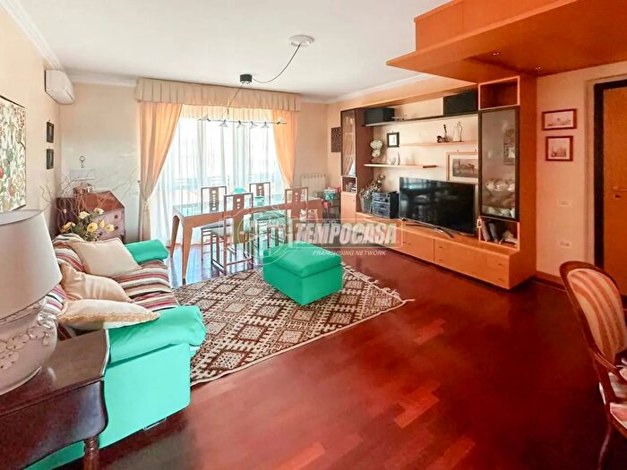 Appartamento quadrilocale in vendita in Via Carlo Siviero, Roma