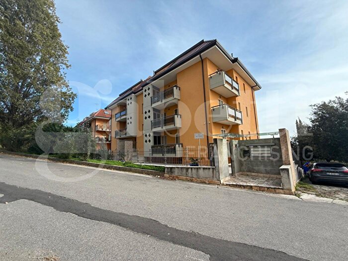 Appartamento con 5 locali in vendita in Via Paul Herris, Catanzaro