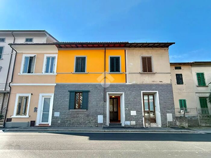 Casa con 5 locali in vendita in Via Pistoiese, Prato