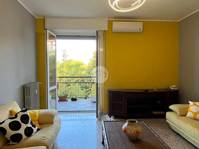 Appartamento quadrilocale in affitto in Via Lucca, Milano
