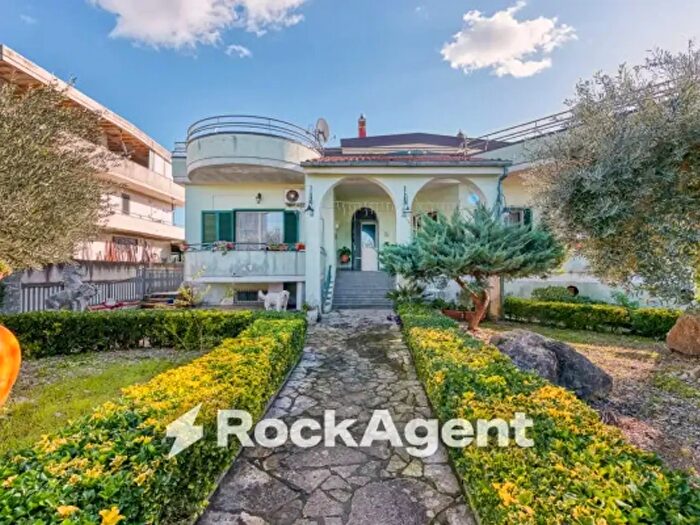 Casa con 6 locali in vendita in Via Palma, Striano
