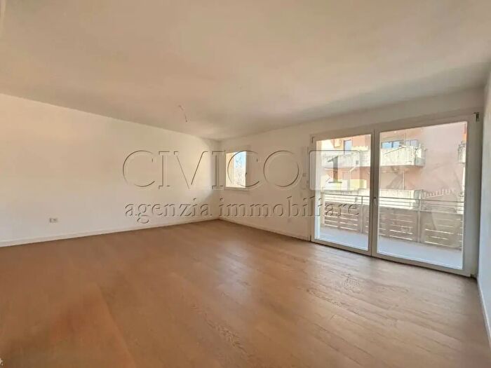 Appartamento con 7 locali in vendita in Via Domenico Meschinelli, Vicenza