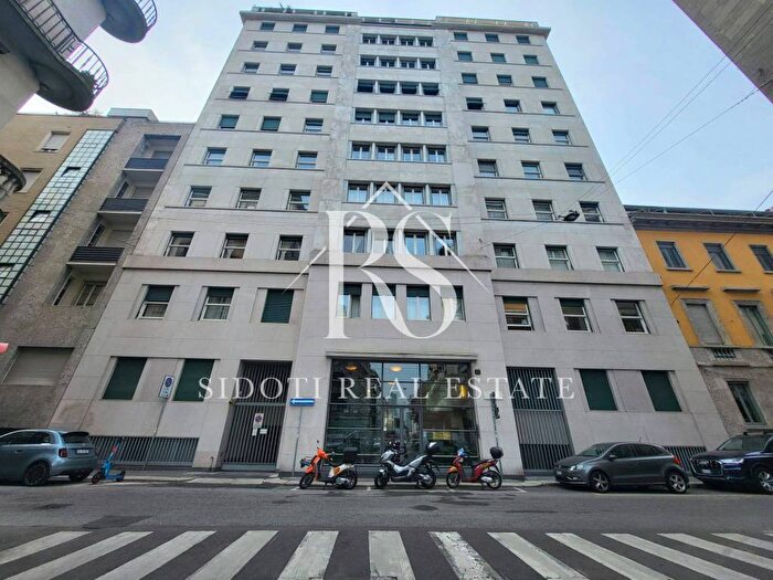 Appartamento quadrilocale in affitto in Via dell'Annunciata, Brera, Milano