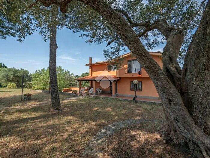 Casa con 9 locali in vendita in Via della Villa, Formello