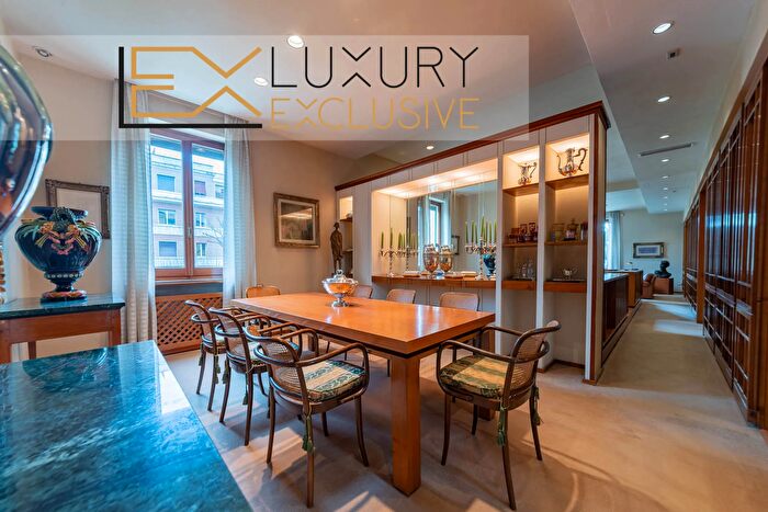 Appartamento con 8 locali in vendita in Roma