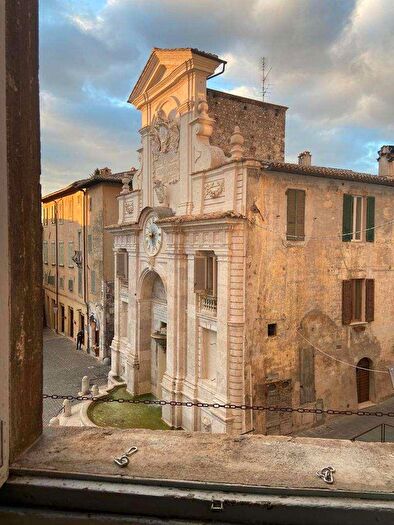 Appartamento quadrilocale in affitto in Piazza del Mercato, Spoleto