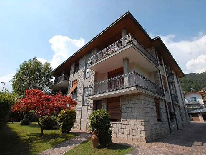 Appartamento trilocale in affitto in Via San Defendente, Clusone