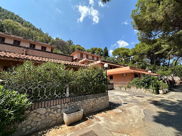 Appartamento trilocale in vendita in Residence La Pineta, Staletti