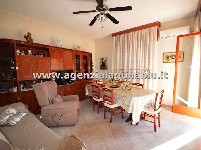 Appartamento con 13 locali in vendita in Via Val di Noto, Mazara Del Vallo