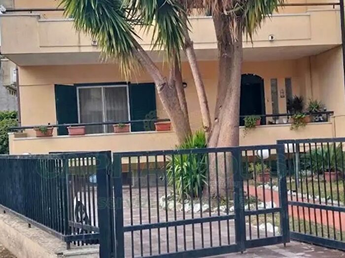 Casa con 7 locali in vendita in Via Generale Pasquale Tenga, Caserta
