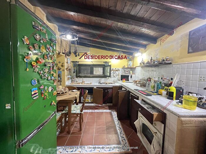 Casa trilocale in vendita in Campofelice Di Roccella