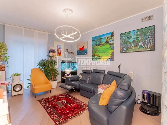 Appartamento trilocale in vendita in Via Caltagirone, Milano