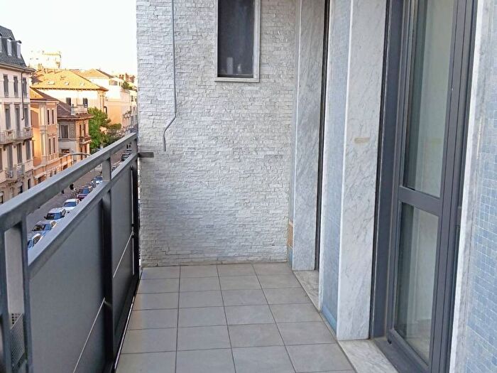 Appartamento trilocale in affitto in Via Carlo Botta, Porta Romana Medaglie d'Oro, Milano