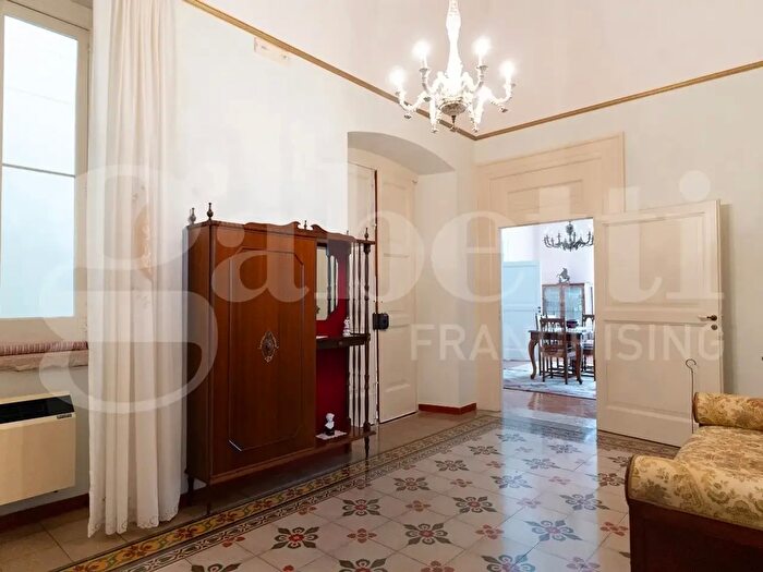 Casa con 12 locali in vendita in Canosa Di Puglia