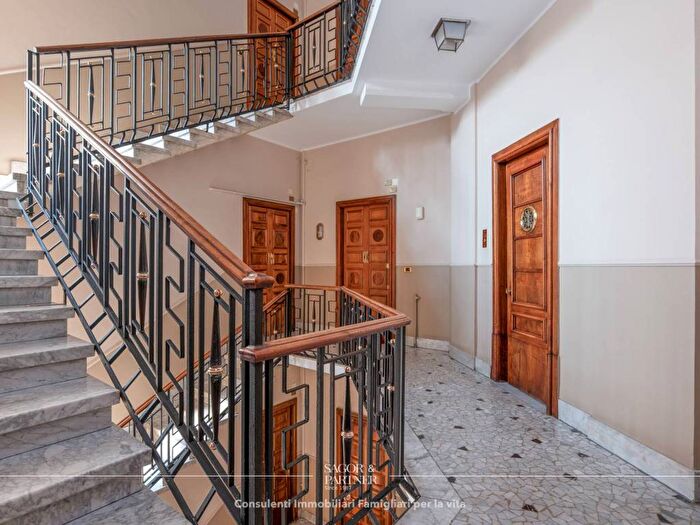 Appartamento trilocale in affitto in Via Monte Rosa, Monte Rosa Lotto, Milano