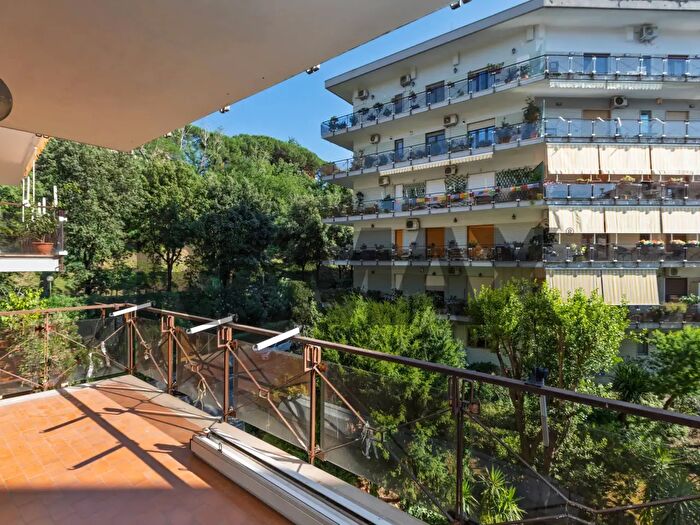 Appartamento con 6 locali in vendita in Napoli