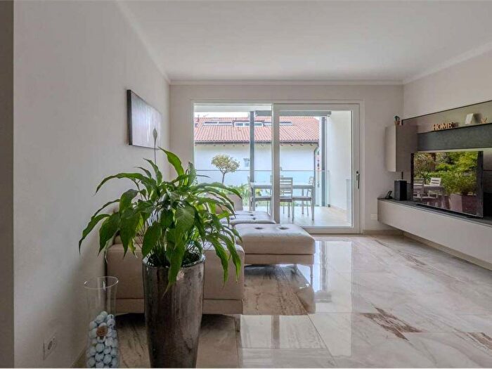 Appartamento trilocale in affitto in via Montani, Centro, Merano