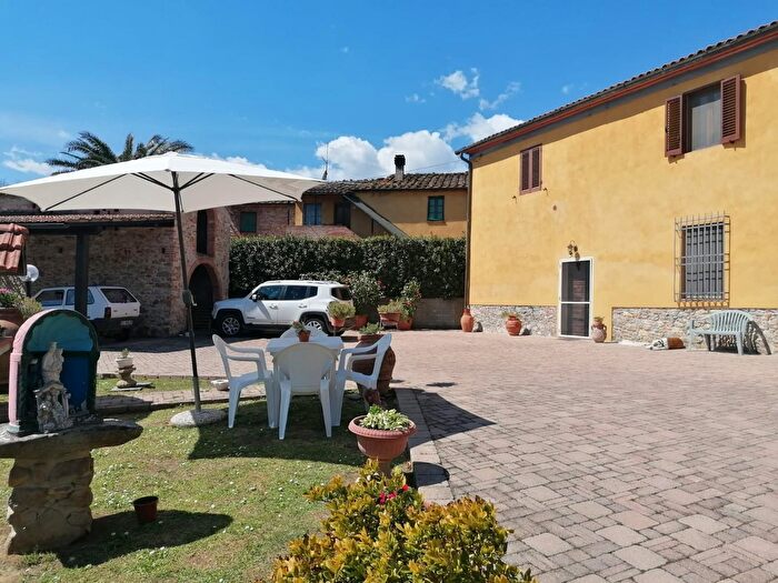 Casa con 6 locali in vendita in Vicopisano