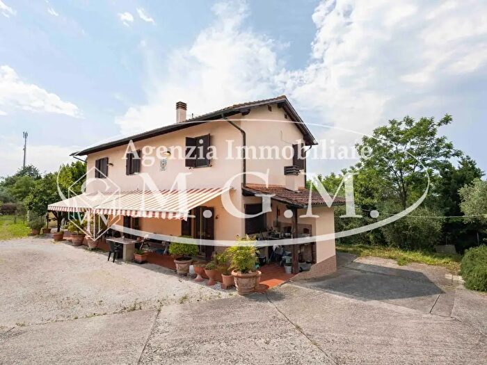 Casa con 5 locali in vendita in Santa Maria A Monte