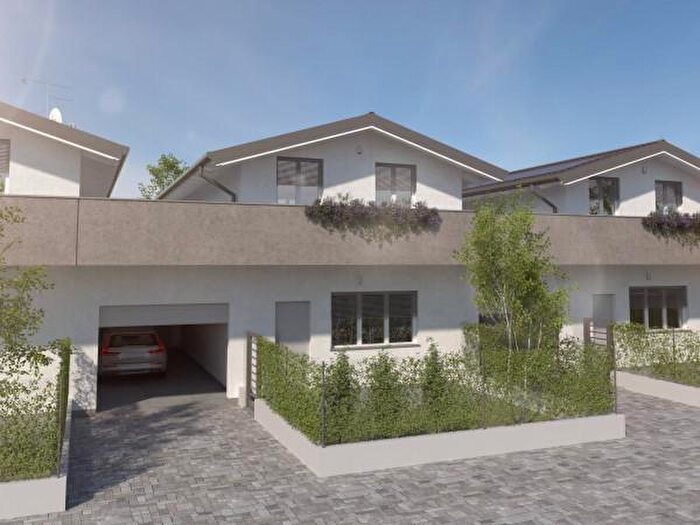 Casa quadrilocale in vendita in Via Giacomo Matteotti, Bizzarone