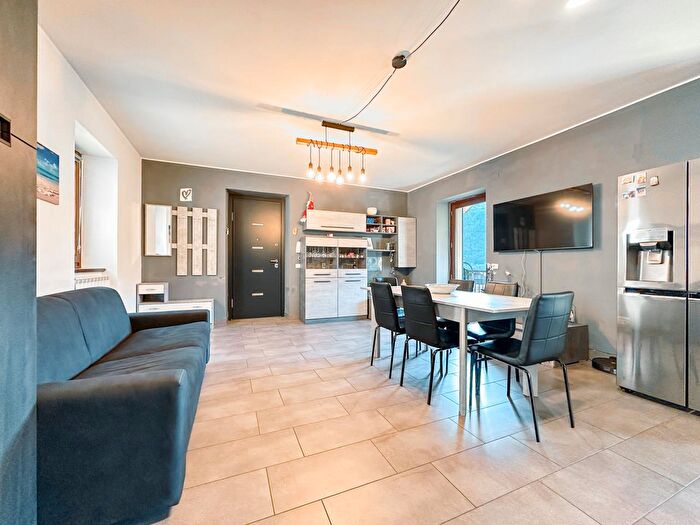 Appartamento trilocale in vendita in Via per Cossogno, Verbania