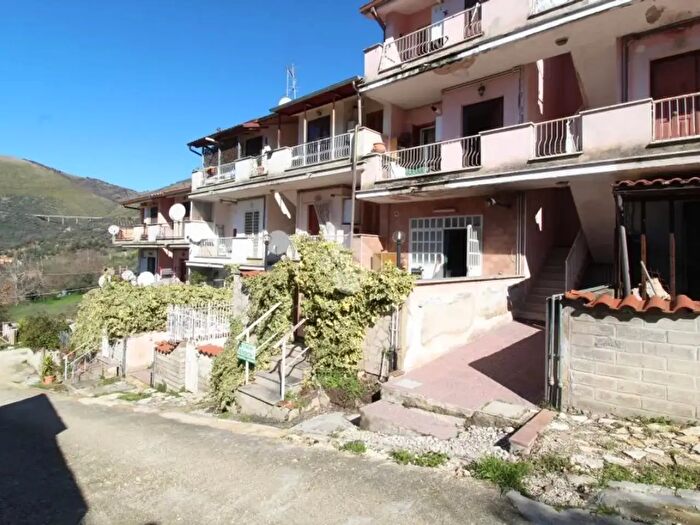 Appartamento bilocale in vendita in Via Valle Ara, Scandriglia