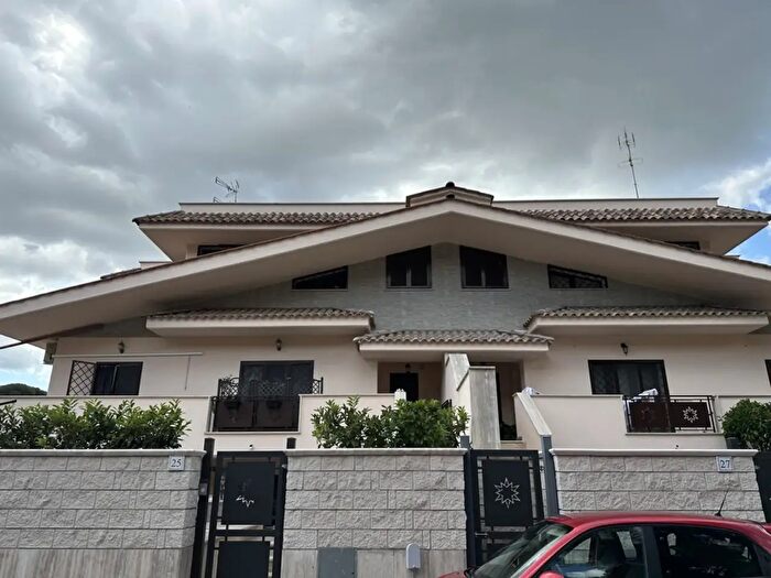 Casa con 5 locali in vendita in Via Rimella, Roma