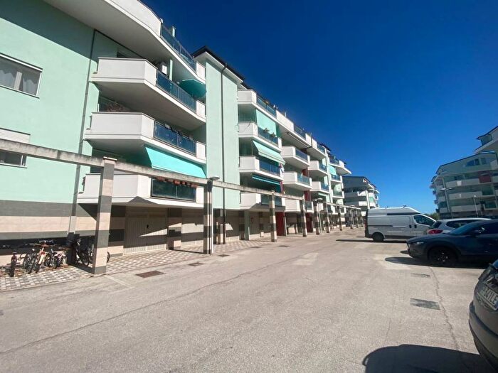Appartamento trilocale in affitto in Viale Torre Costiera, Marina, Città Sant'Angelo