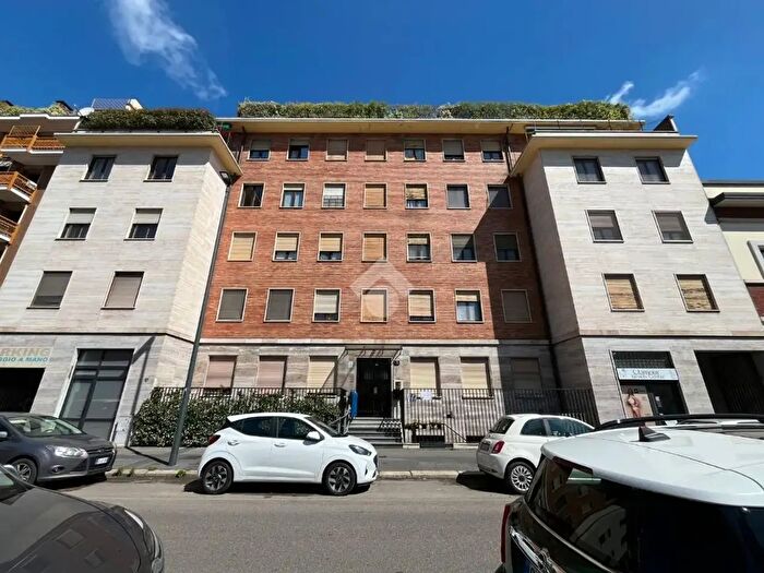 Appartamento trilocale in vendita in Via Trebbia, Milano