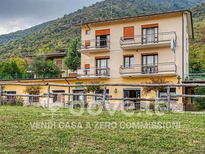 Appartamento in vendita in Strada dei Laghi, Revine Lago