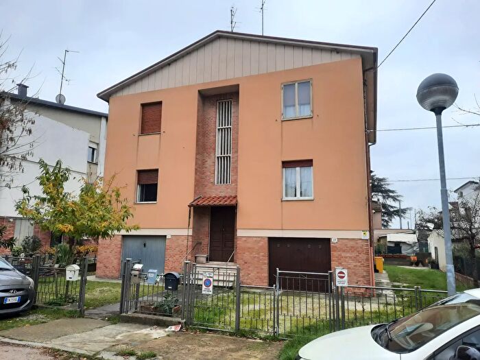 Appartamento quadrilocale in vendita in Viale Costituzione, Massa Lombarda
