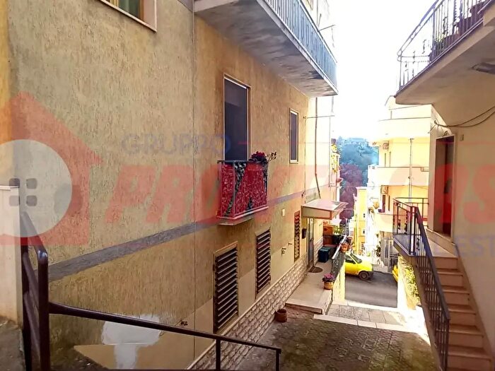 Appartamento quadrilocale in vendita in Via Europa, Ischitella