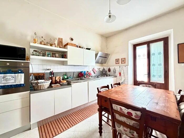 Casa con 6 locali in vendita in Via Bolognese, Pistoia