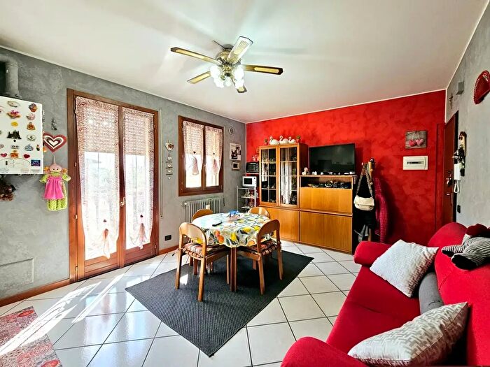 Appartamento bilocale in vendita in Via Vicenza, Este