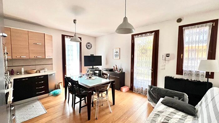 Appartamento trilocale in vendita in Mascagni Mirano, Mirano