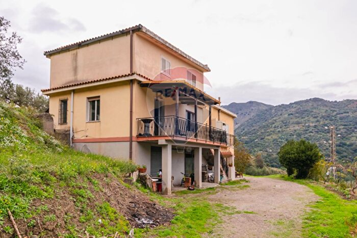 Casa quadrilocale in vendita in Contrada SantAntonio Snc, Fiumedinisi