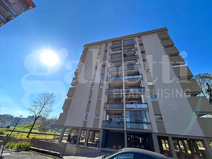 Appartamento trilocale in vendita in Via Fiume Bianco, Roma