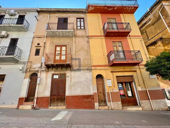 Casa con 13 locali in vendita in Corso Giuseppe Garibaldi, Castellammare Del Golfo