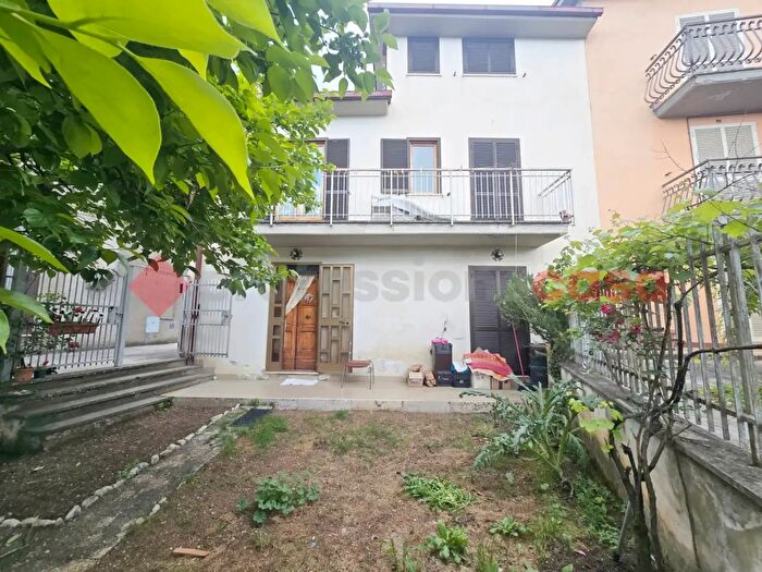 Appartamento quadrilocale in vendita in Via Borgo Acquarisciana Snc, Poggio Bustone