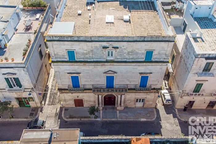 Casa con 9 locali in vendita in Ostuni
